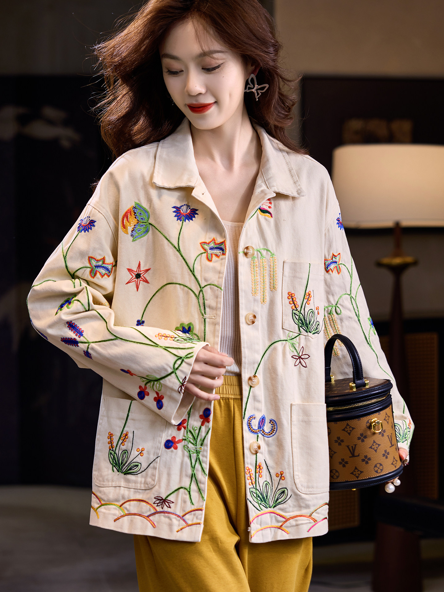 女性白刺繍デニムジャケット特大ラペルボタンアップジーンズコートカジュアルルーズフィット春秋ファッションアウター