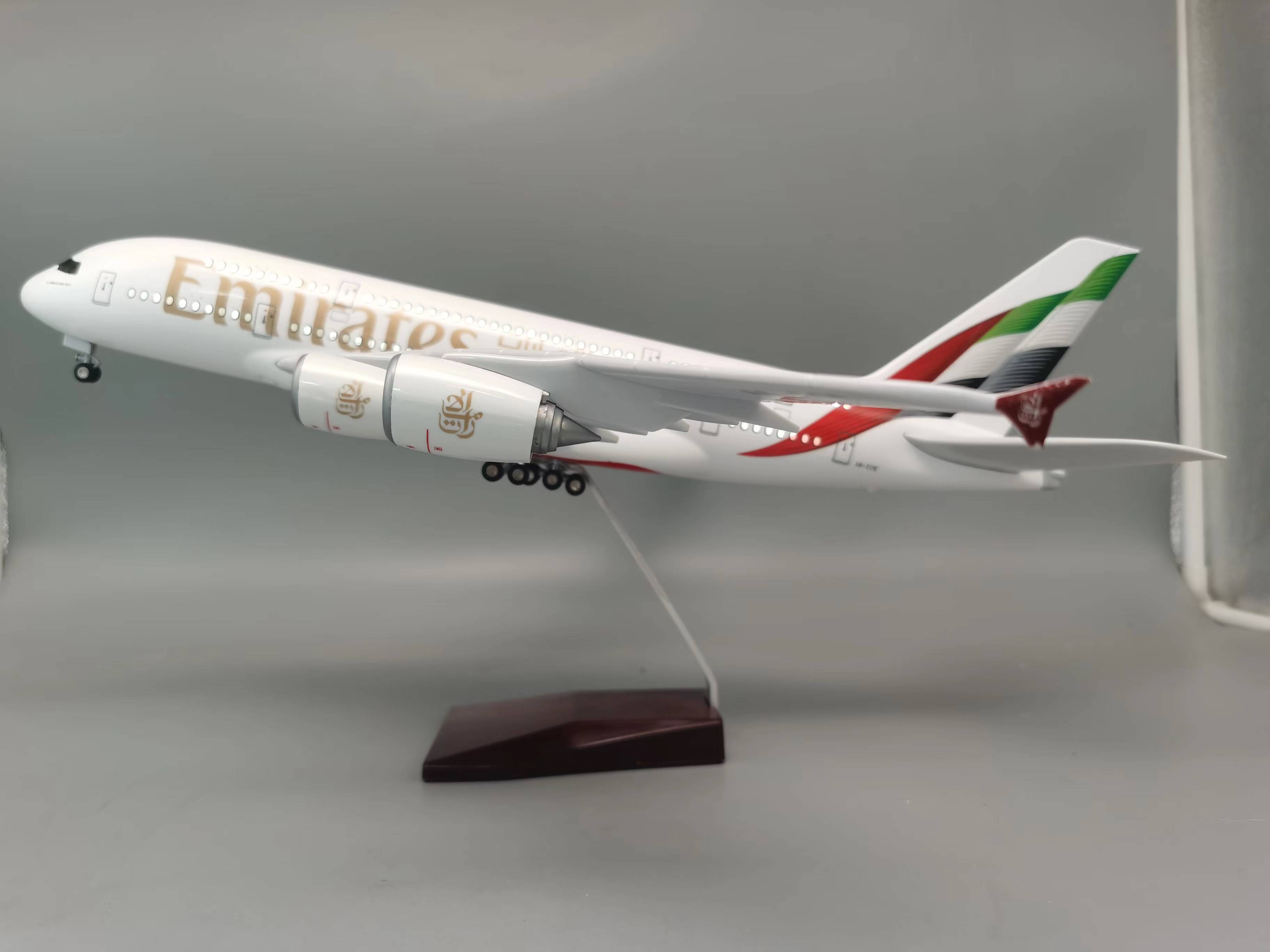 新しい UAE 航空 A380 エミレーツ航空飛行機モデル航空機事前構築模型玩具 47 センチメートル 380 スタンド飛行機着陸装置ディスプレイ