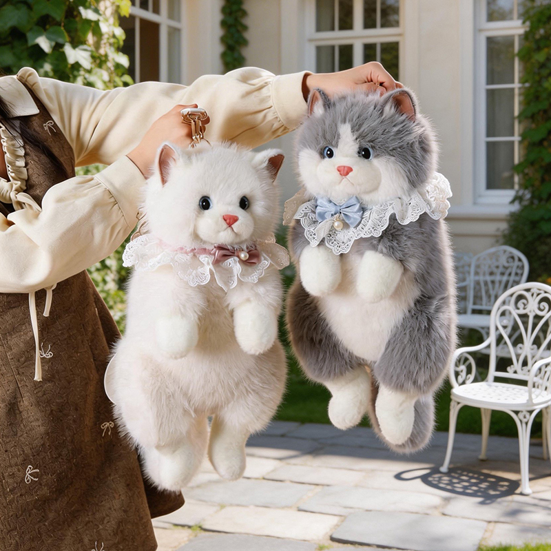 かわいい猫のぬいぐるみバックパック レースの首輪付き 柔らかい子猫のぬいぐるみバッグ 誕生日プレゼントに最適 子供 女の子 男の子 学校 旅行用バッグ