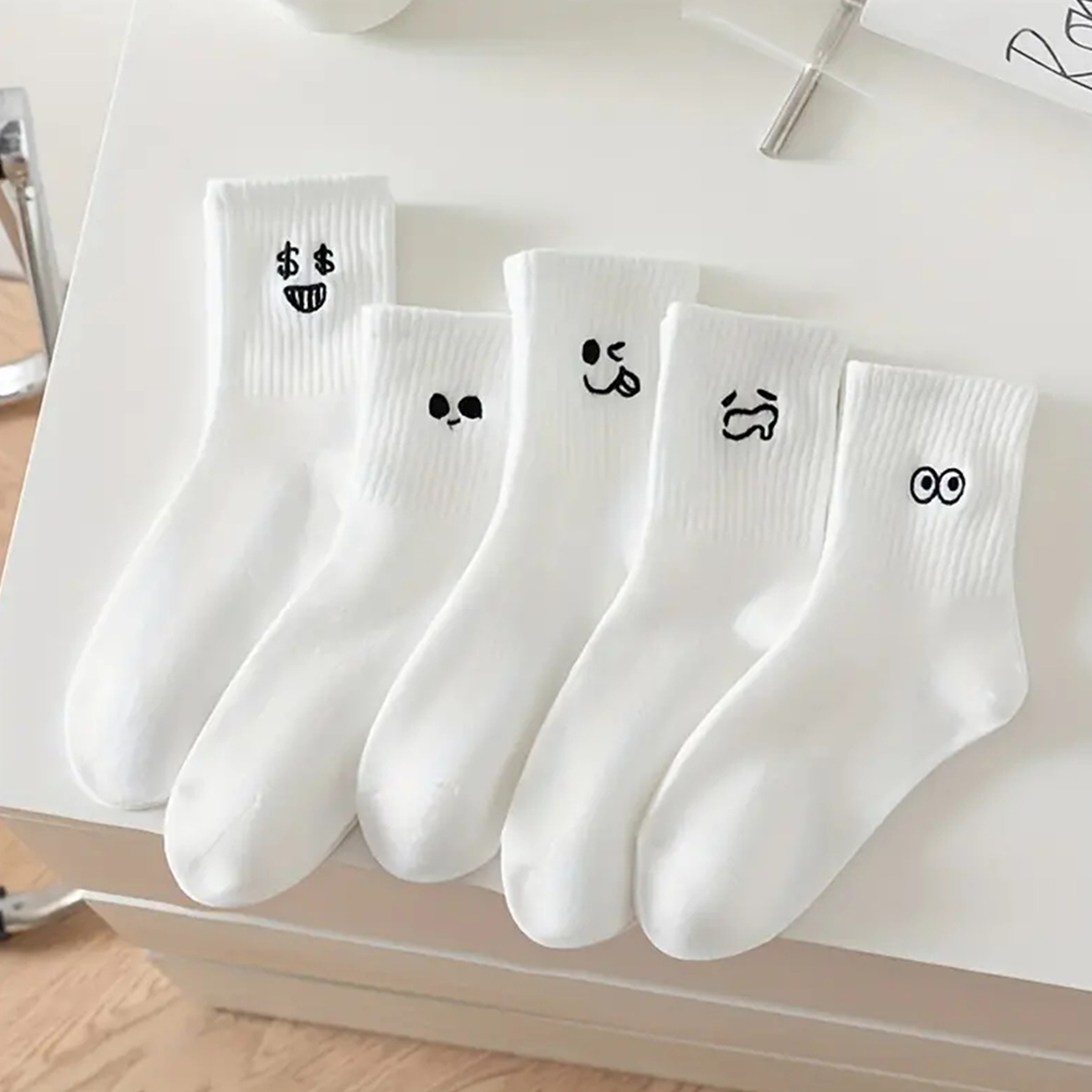 白い絵文字ソックス 5 足、非常に柔らかく、楽しい模様があり、かわいい靴下と合わせて毎日のカジュアルやフォーマルな着用に最適です。