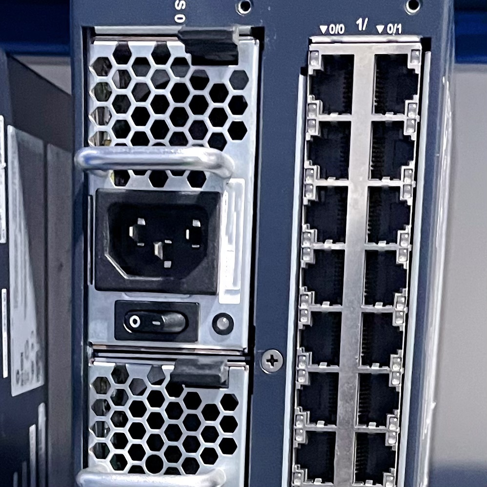 高品質のオリジナル中古ネットワーク MX80-48T インターネット ルーター