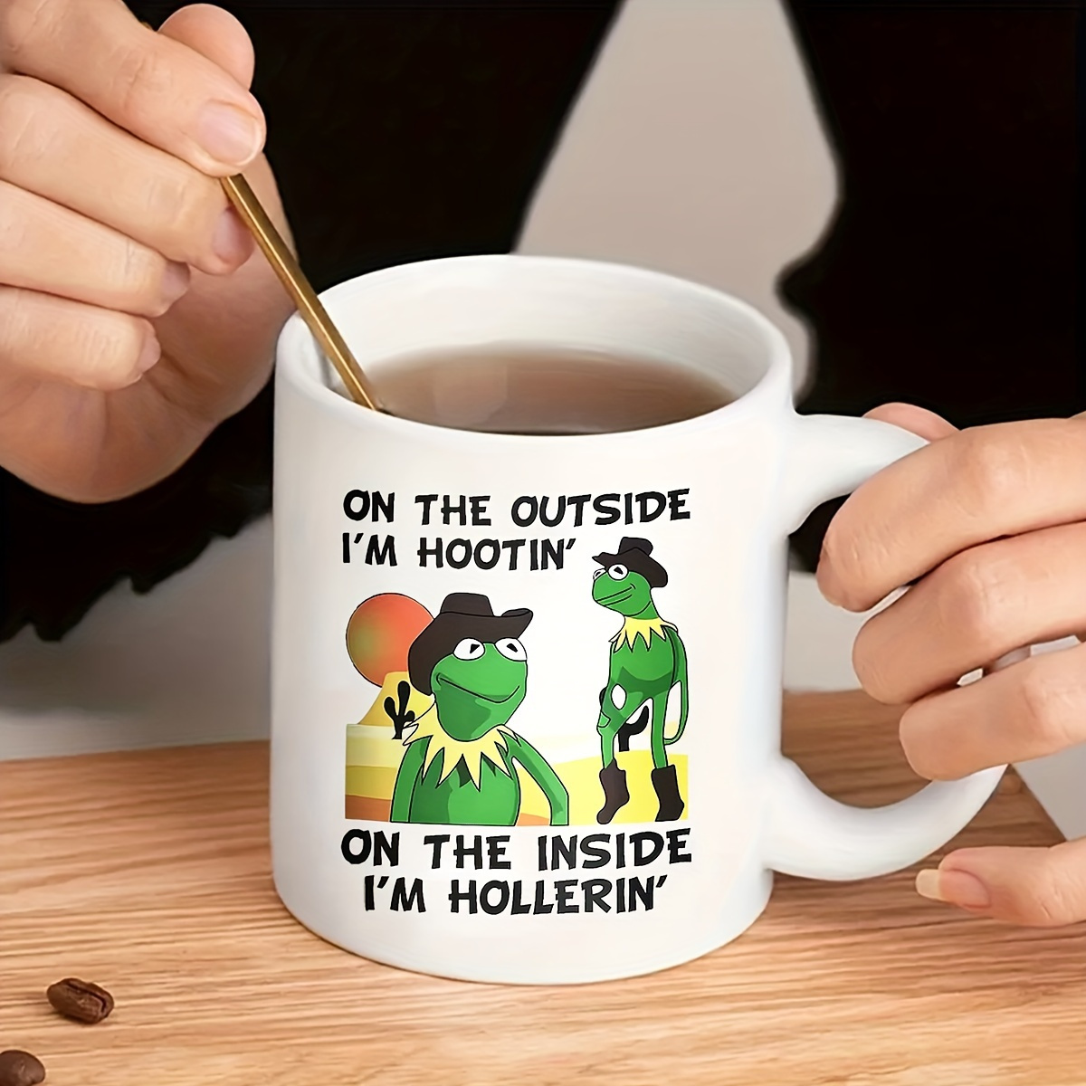 面白いカエルコーヒーマグ 1 個 - 両面セラミックカップ、「On the Outside I'm Hootin' On the Inside I'm Hollerin'」ミーム、皮肉