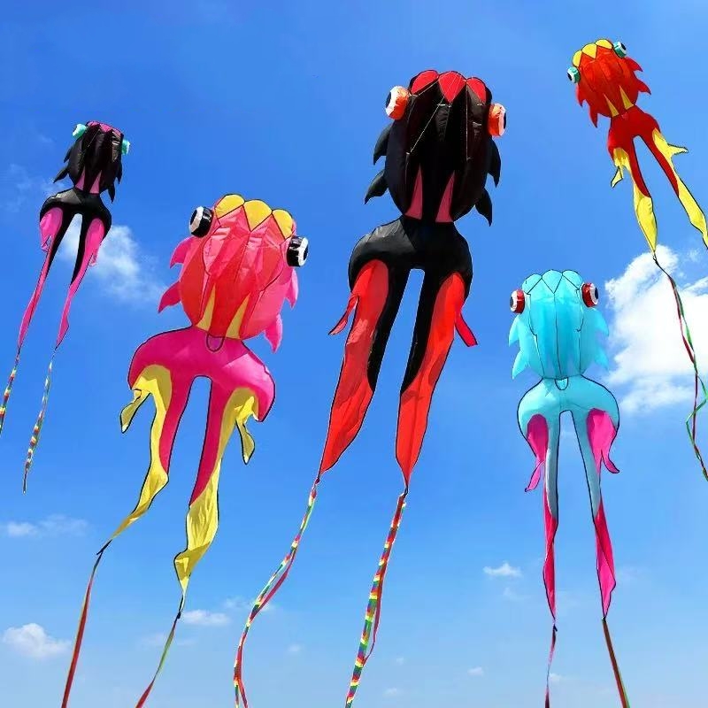 新しい凧金魚凧飛行ソフト凧子供のための凧のおもちゃインフレータブル凧工場ビーチ凧ストリングラインナイロン生地