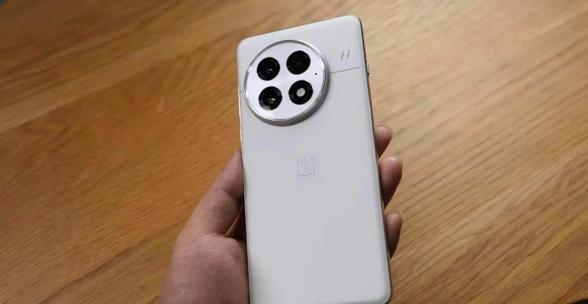 ロック解除された OnePlus 13 5G Snapdragon 8 Elite 6.82 インチ 120Hz LTPO AMOLED カラー OS 15 6000mAh 100W SUPERVOOC IP68 NFC OTA 50MP