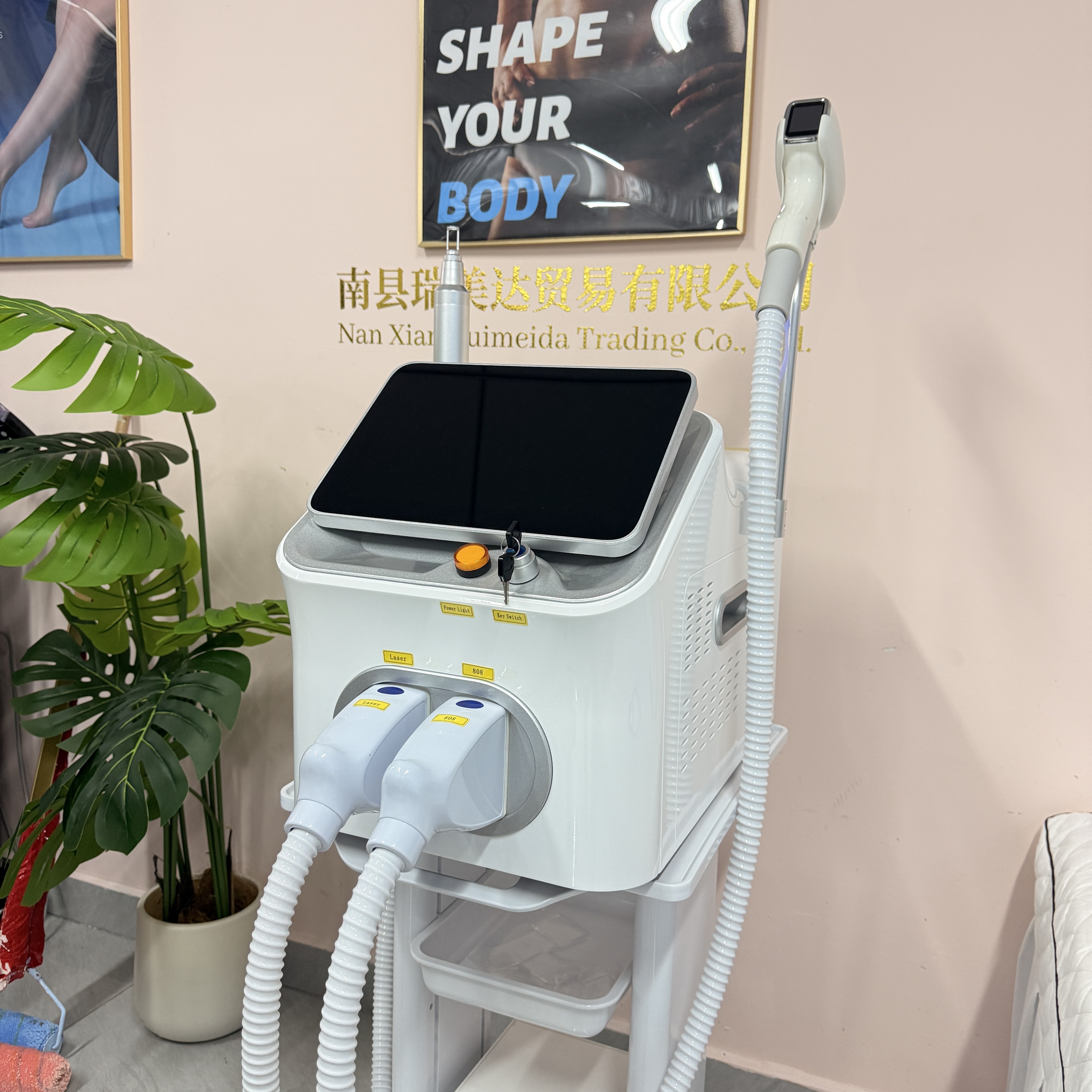 新しいプロフェッショナル FAC 2 で 1 ダイオード 5000 ワット脱毛機ピコ Qswitch ND YAG タトゥー除去機 4 波 808NM