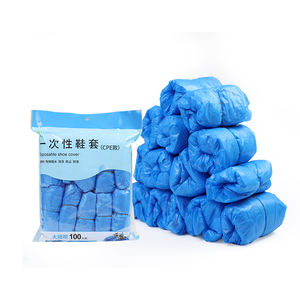 使い捨てCPE製シューズカバー、防水・滑り止め加工のプラスチック製保護シューズカバー。在庫あり、24時間以内に迅速配送。