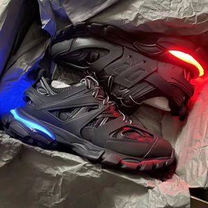 2026 純正品質 Track 3.0 LED レディースランニングシューズ Track 3.0 メンズレトロカジュアルシューズ
