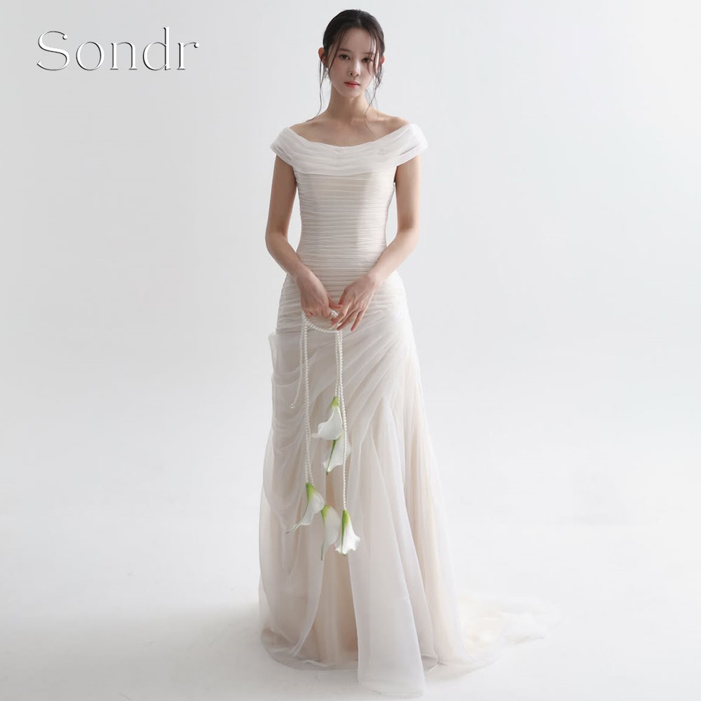 Sondr カスタマイズされたオフショルダープリーツ韓国結婚式のスナップドレスチュールロングイブニングドレスブライダルパーティー写真撮影ドレス