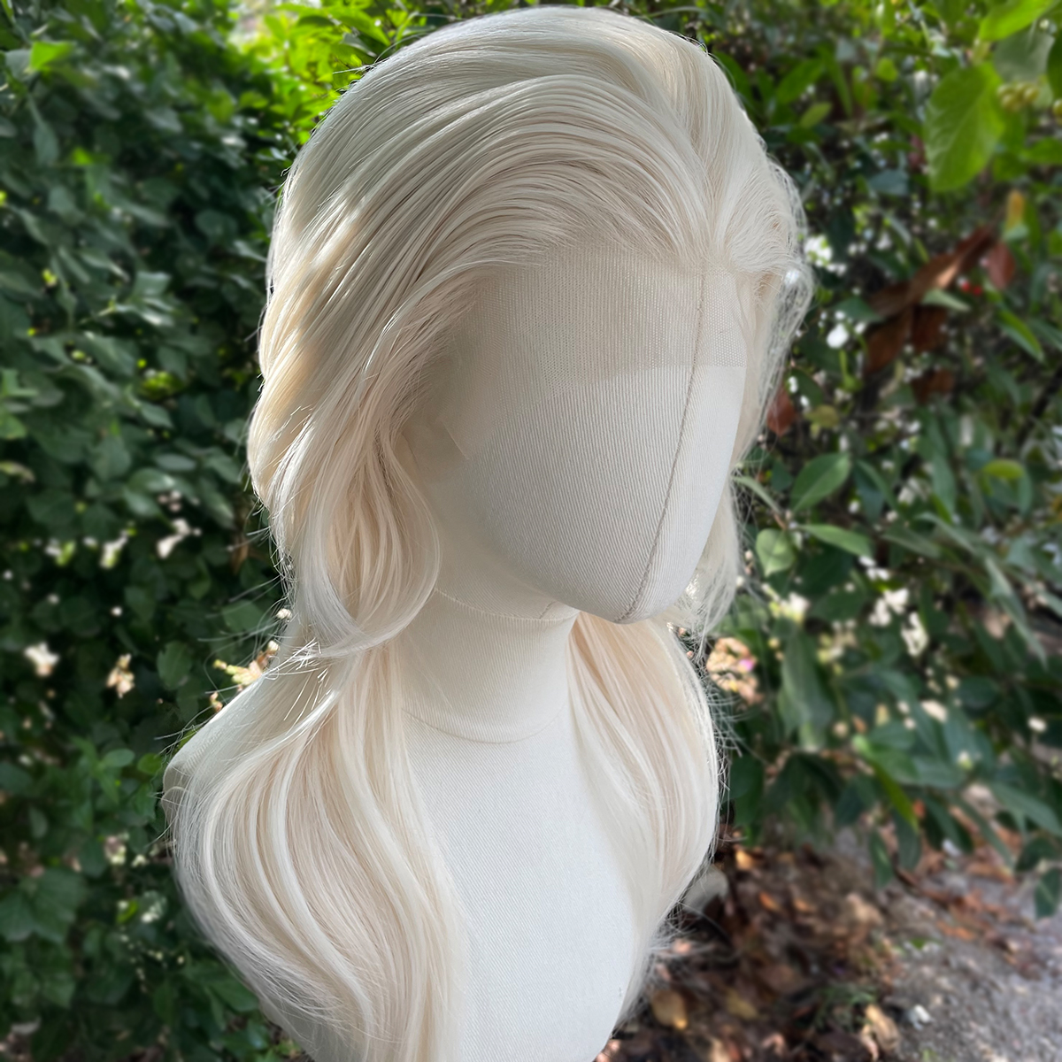 プラチナブロンド 13 × 4 合成レースフロントウィッグ女性のためのコスプレ肩の長さのショートカーリー合成かつらレイヤーポニーテール