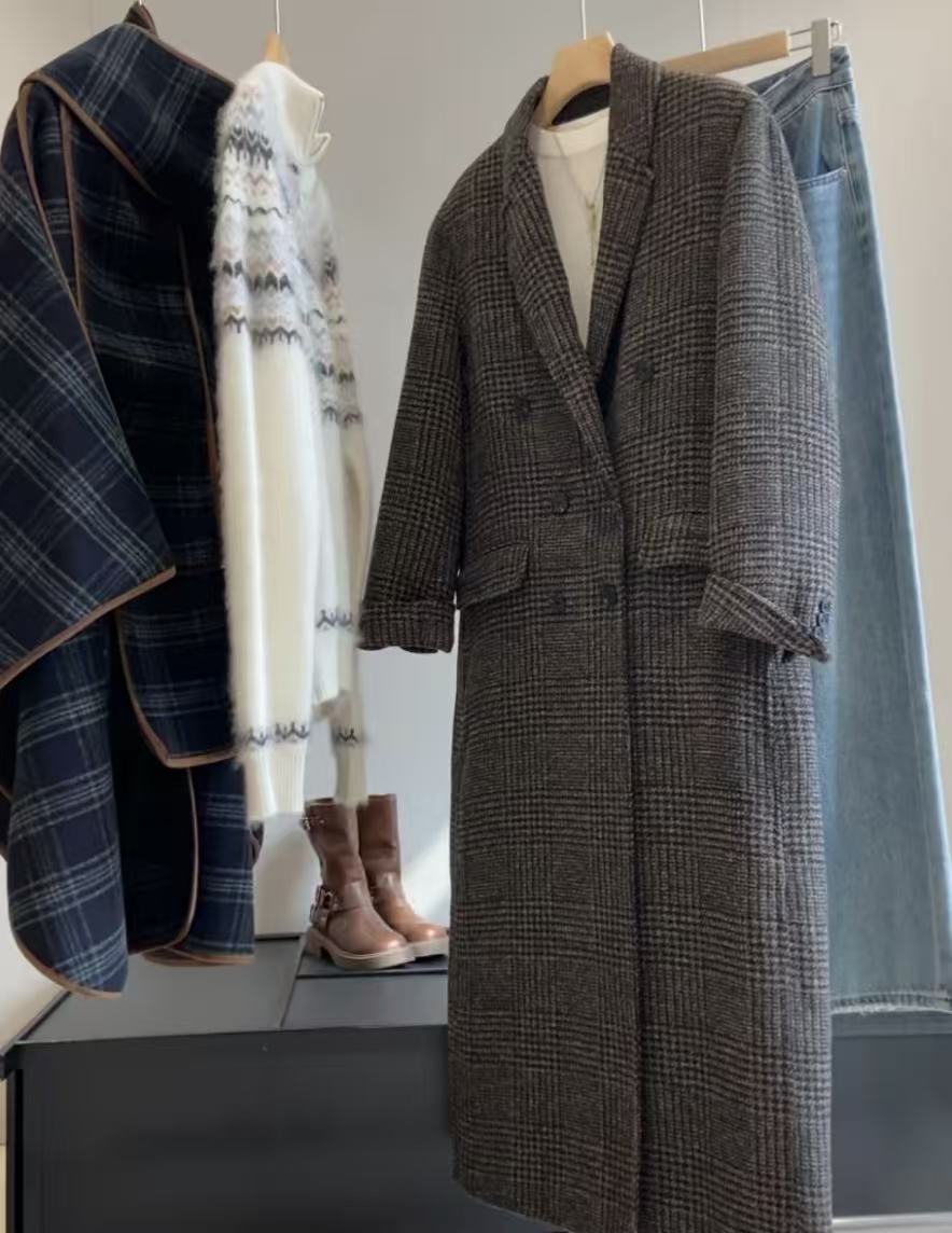 オリジナル 2025 冬の新しいスタイルのレトロな英国スタイルのハイエンドのダブルブレスト膝丈チェックコート女性用