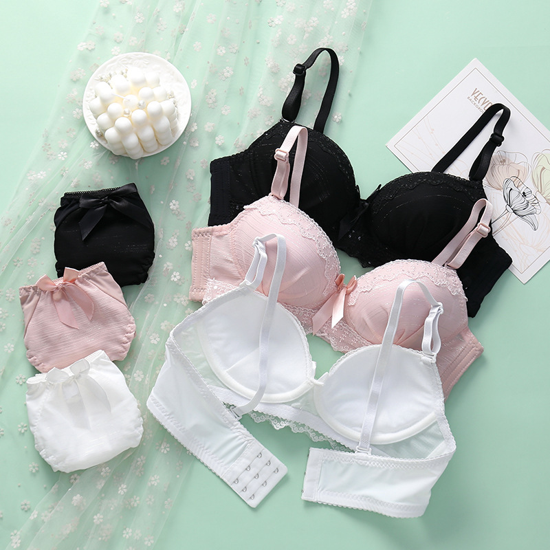 夏の新セクシーな女性のブラセットかわいいファッションワイヤレスギャザー下着快適なパンティーソフトプッシュアップトップレースランジェリーセット