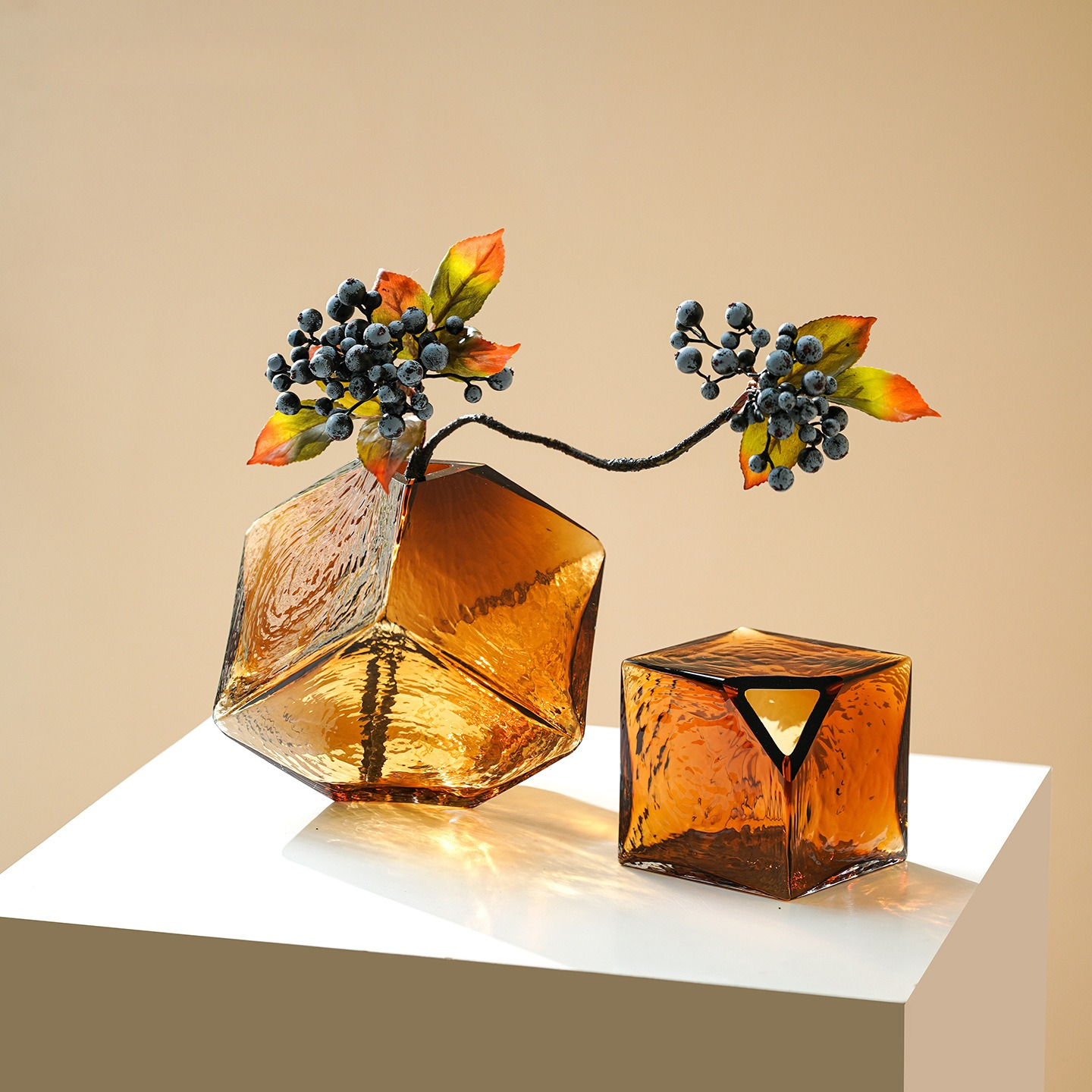 家の室内装飾、フラワーアレンジメント、工芸品、装飾品用の凹面球形ガラス花瓶、さまざまな色