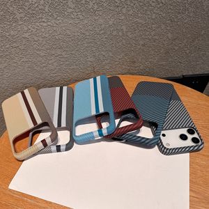 PCとカーボンファイバー素材を採用した、指紋防止・耐衝撃仕様のマグネットリング付きスマホケース。iPhone 11/12/13/14/15/16/17 Pro Maxに対応