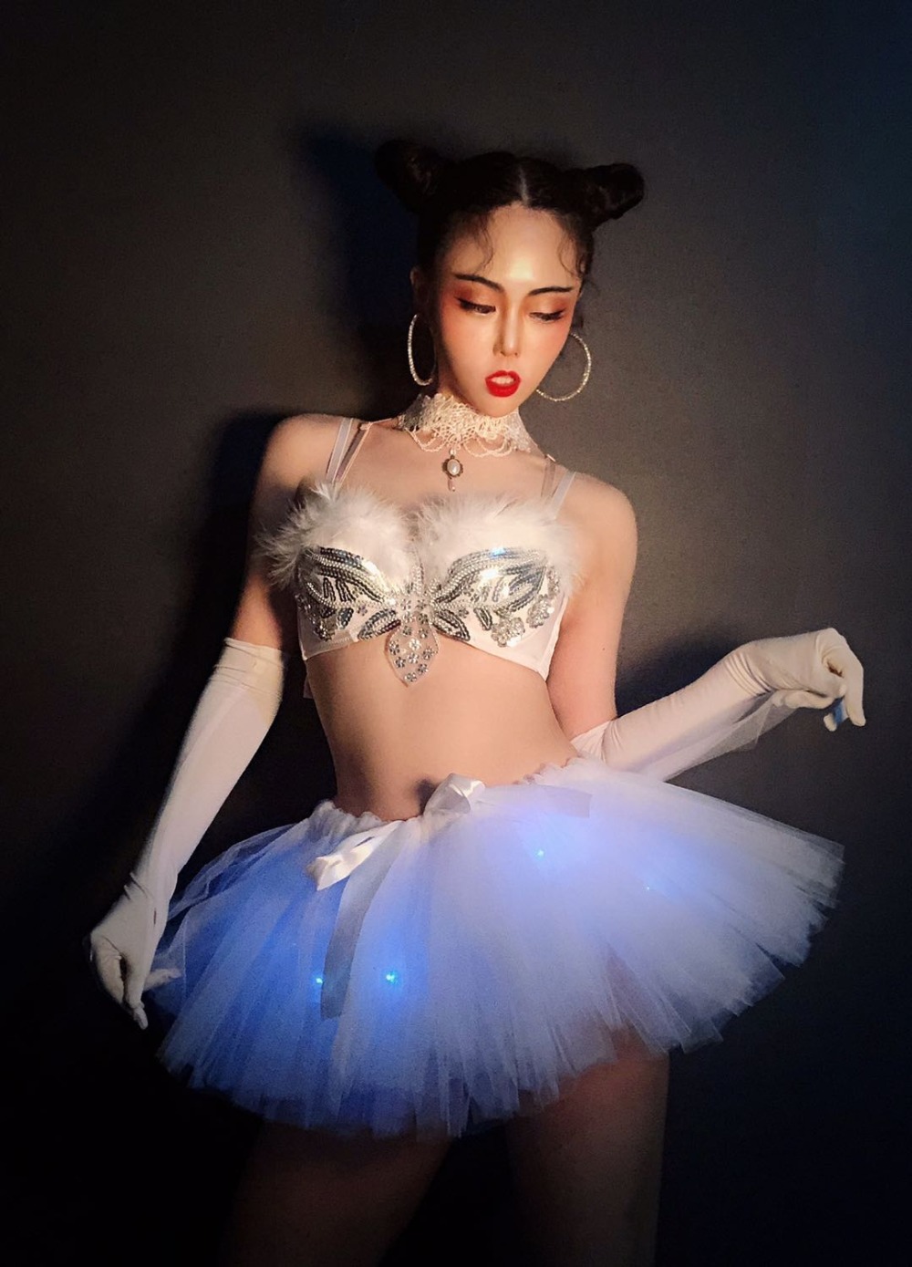 セクシーなバーナイトクラブ DJ 歌手ステージ摩耗 LED 発光チュチュスカートブラジャーダンス衣装パーティーショーパフォーマンス服