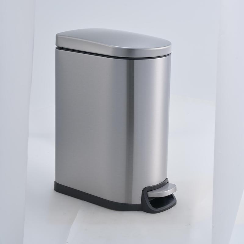 10L/2.6ガロンカーブステップゴミ箱、フットペダル付きステンレススチールゴミ箱、グリップ溝と蓋ハンドル付き取り外し可能なインナーバケツ、キッチン、バスルーム、オフィス用、シルバー