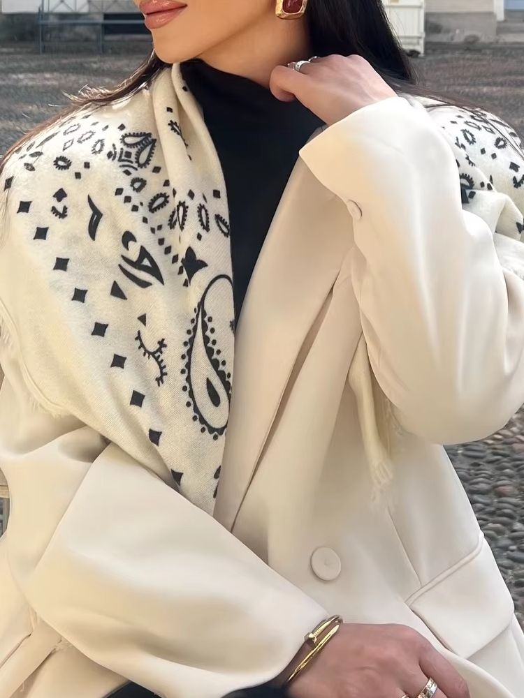 ヴィンテージソリッドペイズリーバンダナスカーフ女性のためのスクエアネックヘッドスカーフフリンジ付きオールマッチエッジレトロヘッドバンドヘアラップ2026