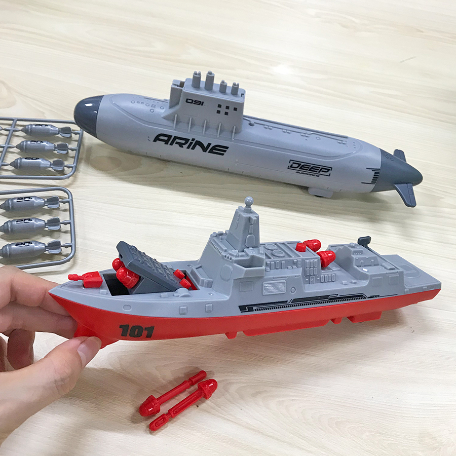 軍用原子力潜水艦モデルキットは、ミサイル、護衛艦、空母、潜水艦、子供のおもちゃ、クリスマスを発射できます。