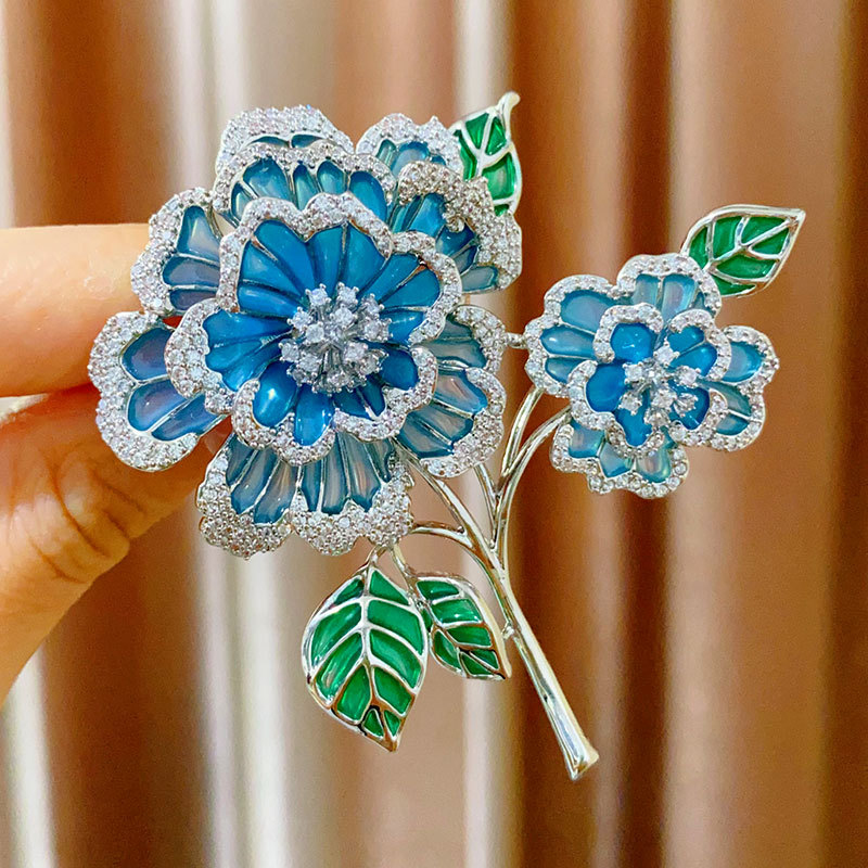 Vintage Silver Blue Enamel Flower Brooch Shiny Luster Elegant Fashion High-End Banquet Jewelry Ladies' Gift