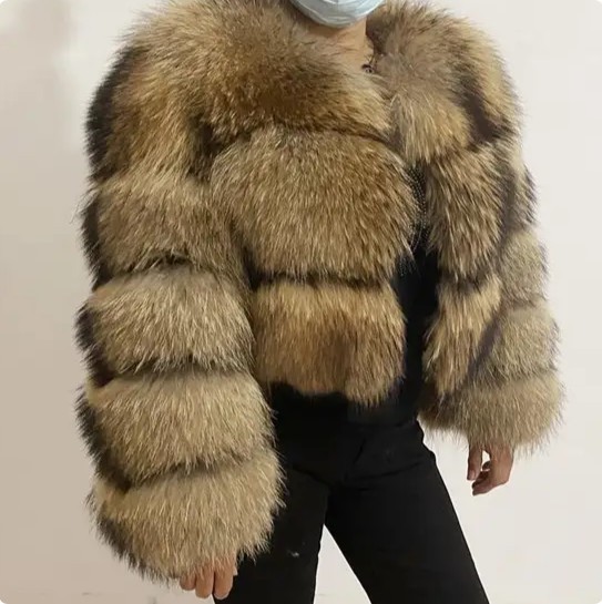 女性フェイクアライグマの毛皮のジャケット秋冬フェイクファーフォックスコートショートコートジャケット毛皮の上着エレガントな厚く暖かいコート