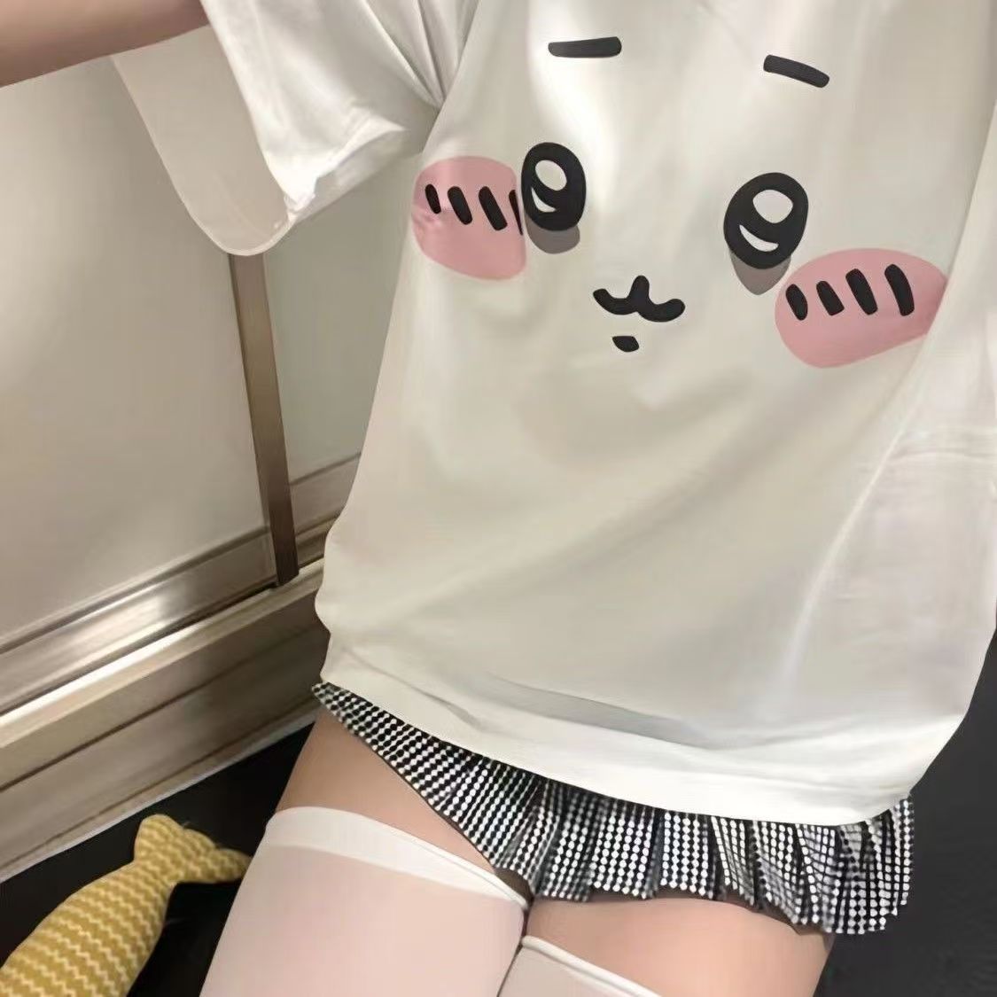 日本の白甘い Tシャツかわいい漫画表現プリント Tシャツプレッピーかわいいカジュアル Tシャツファッション原宿女の子すべて一致トップス
