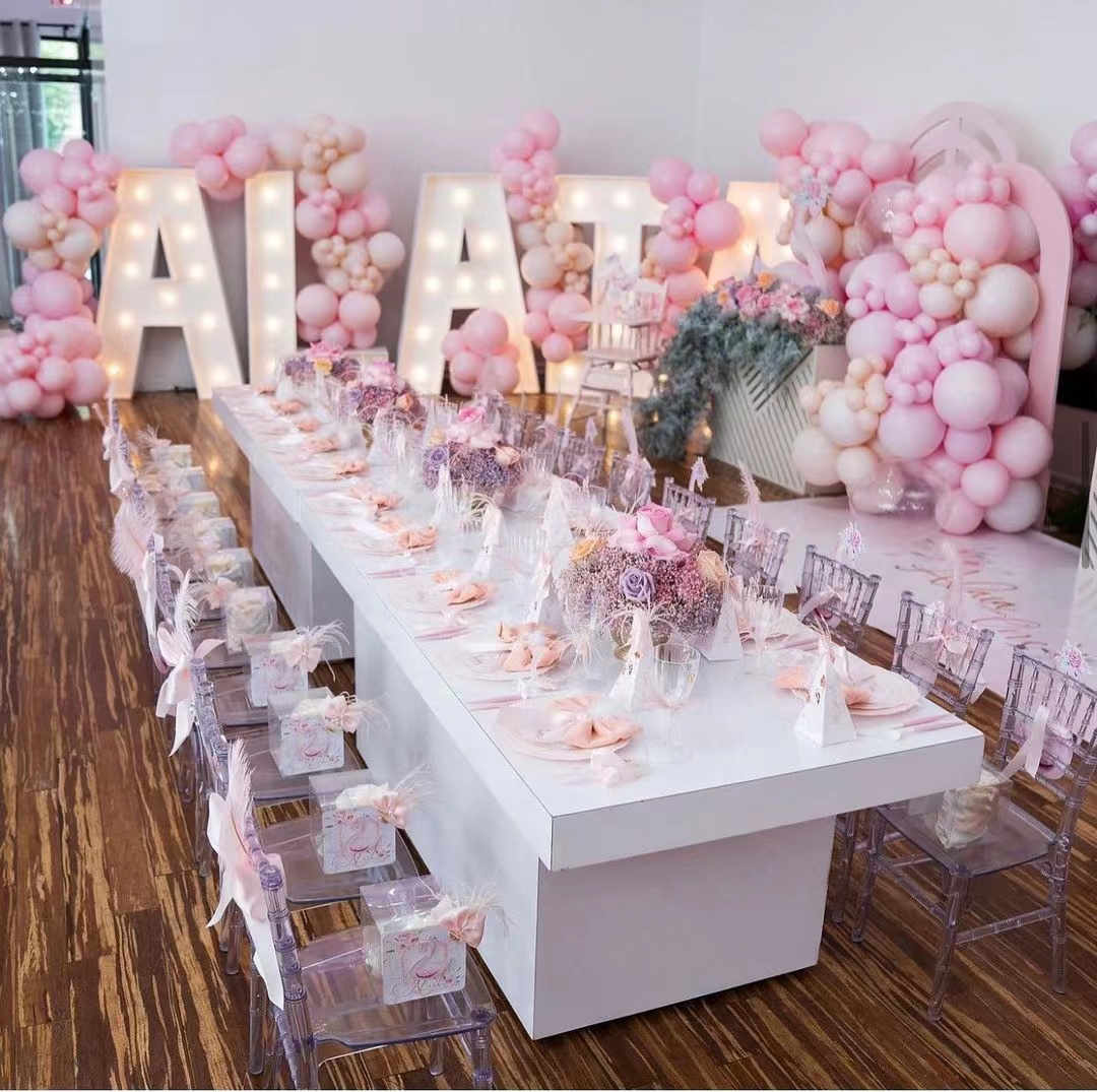 モダンなホワイトアクリルキッズダイニングテーブルチェアプラスチック子供用家具リビングルーム結婚式宴会ホテルパーティーベビー