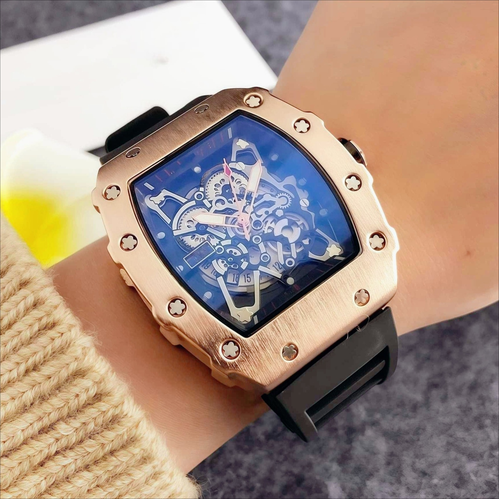 欧米の高級ブランド時計、樽型シリコン防水夜光時計、メンズファッショナブルビジネス時計、42mm大文字盤レディース時計、カップル時計