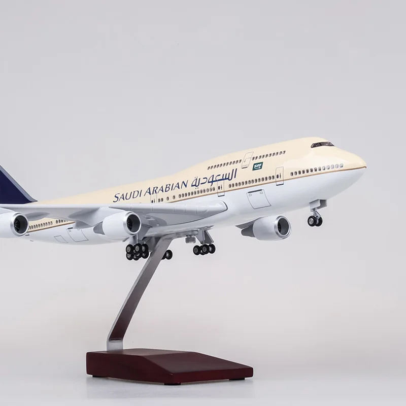 B747-400 航空機サウジアラビア航空モデル 47 センチメートル 1/150 スケール飛行機ダイキャスト樹脂ライトとホイール飛行機おもちゃ飛行機