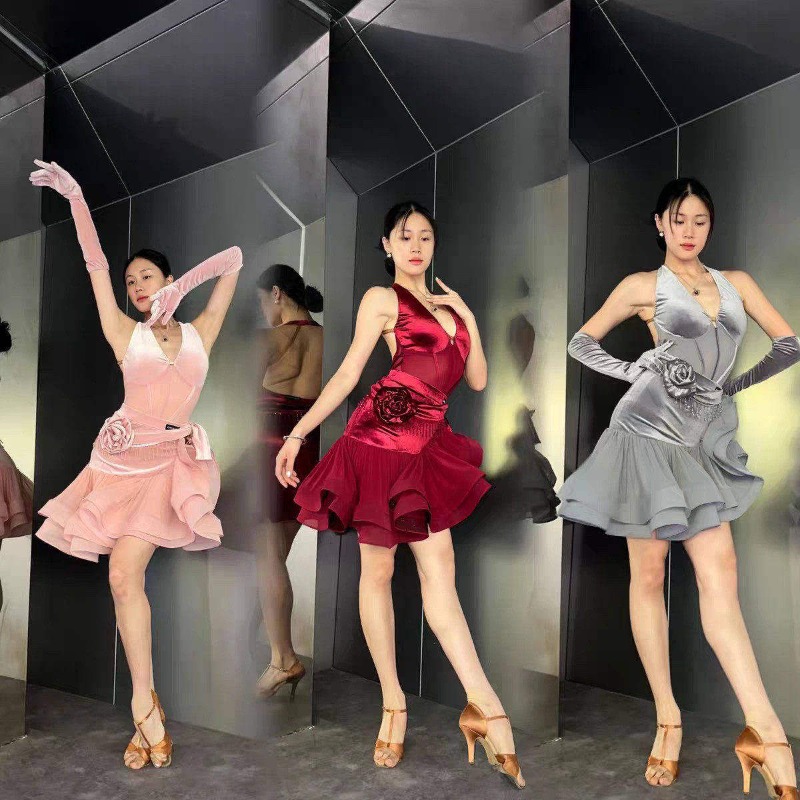 カスタマイズされたラテンダンスドレス女性の花セットトレーニング服クラス制服試験チャチャダンスウェア手袋とヘアバンドを送る