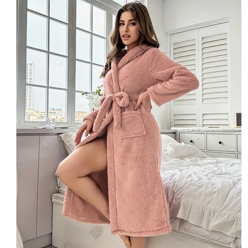 ピンクサンゴフリースローブ女性の厚いホーム服ポケットとベルト付き冬暖かいパジャマソフト居心地の良いバスローブ