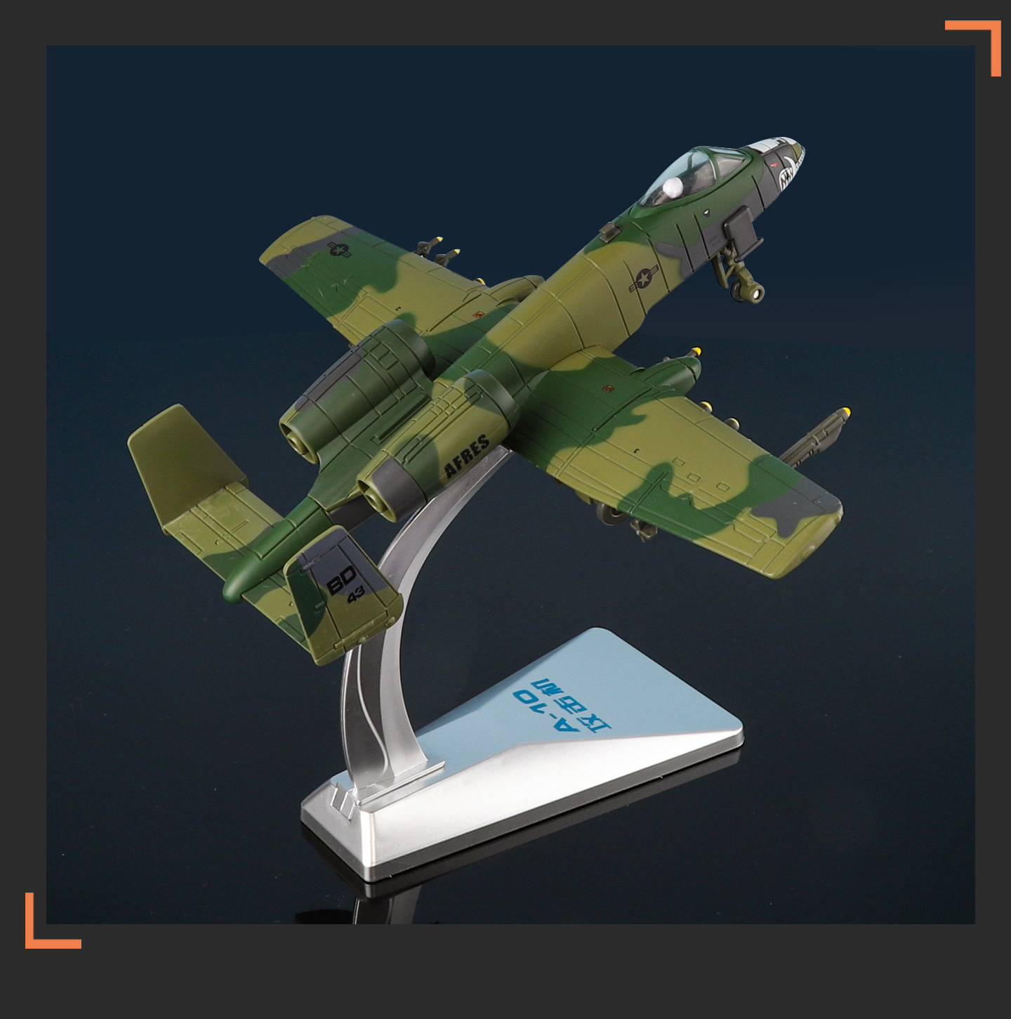 1:72 A-10 イボイノシシ攻撃航空機飛行機モデル合金シミュレーション飛行機モデル少年の音と光の誕生日おもちゃギフト