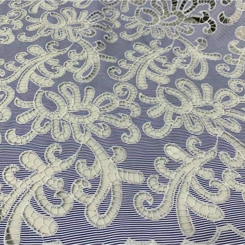 新デザインストリップ綿ポリエステル刺繍スカート服ドレス生地 DIY 女性の綿綿刺繍レース中空 2yds