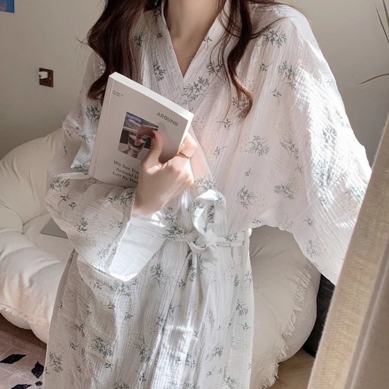 春夏のセクシーな女性のモーニングガウン、バスローブ、女性の白い花柄のルーズローブ、Vネック長袖ホームナイトガウン