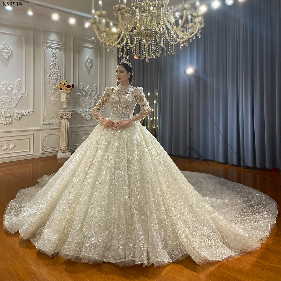 カスタマイズされた新しいデザインの長袖ウェディングドレス Amanda Novias 公式
