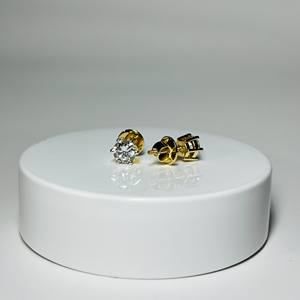 Certified VS1 Clarity, 2.00 Carat Lab-Grown Diamond Briliance Cut Stud Earrings in 18k Gold—A Minimalist, Unisex Wedding Gift