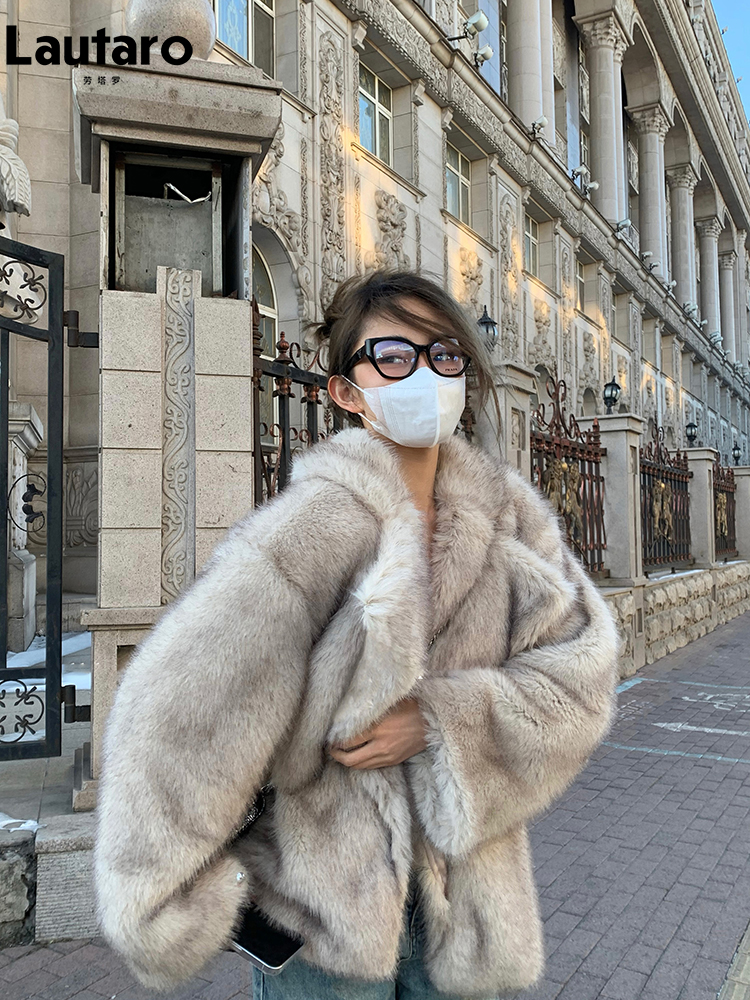 Lautaro 秋冬特大ルーズカジュアル高級ソフト厚い暖かい毛深いフェイクフォックスファーコート女性長袖ふわふわジャケット 2024