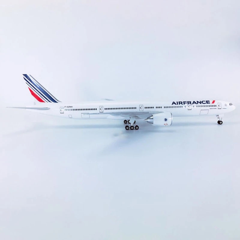 1:157 スケール 47 センチメートル航空機 B777 フランス航空モデルライトとホイールダイキャスト樹脂飛行機コレクションディスプレイギフト