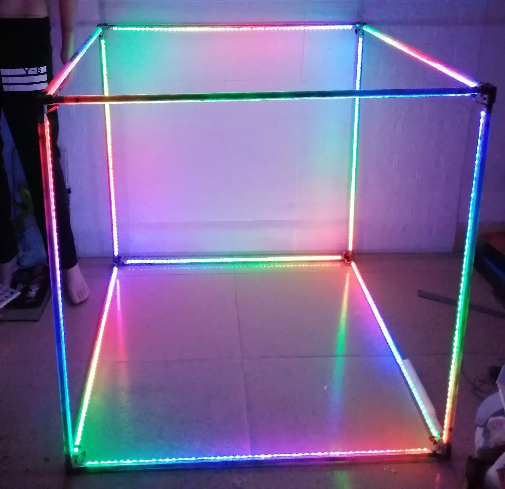 2025 RGB LED キューブアクロバットトライアングル照明ステージ小道具アクロバットハンドホールド充電式ダンサーパフォーマンスパーティーエンテ