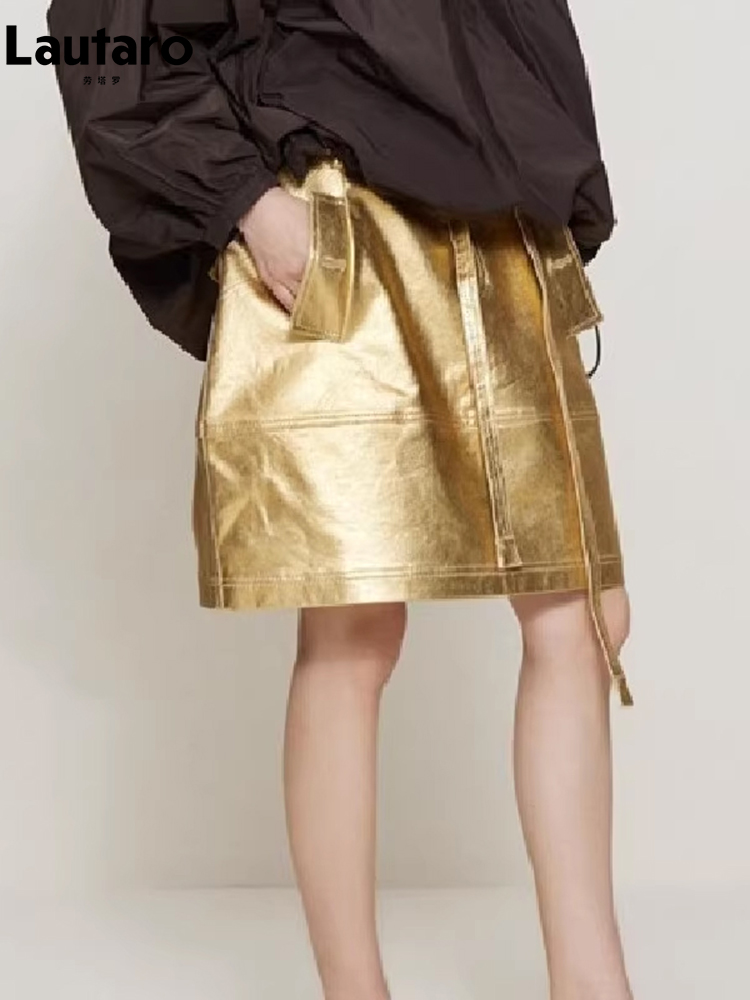 Lautaro 夏秋ゴールド光沢のあるフェイクレザースカート女性サッシ A ライン韓国スタイルの服ストリート 2023 滑走路ファッション