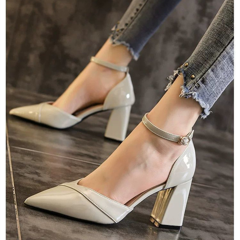 Sapatos femininas 女性ファッションライトグリーンパテントレザーバックルストラップスクエアヒールの靴女性かわいいピンクコンフォートヒールパンプス a429