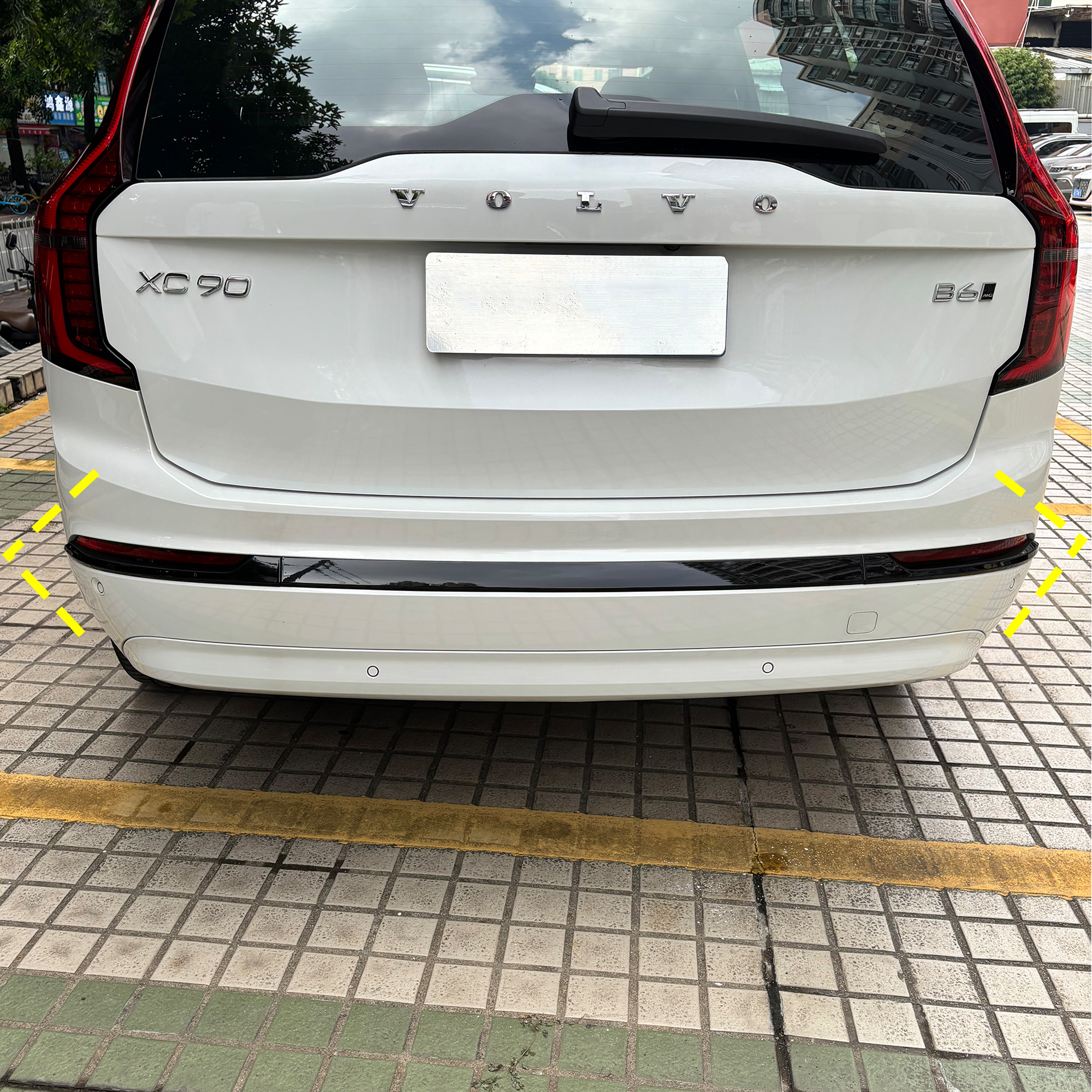 2020 ～ 2026 ボルボ XC90 リアバンパーに適合。シルバーをブラックに変換。DIY アップグレード車両。車の改造。