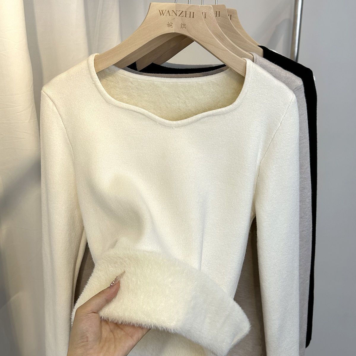 女性の暖かいフランネル スクエアネック セーター、厚いパッド入り、スリムでユニークなデザイン、痩身効果あり、秋冬