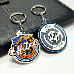 カスタマイズ可能な販促用記念品、スポーツサッカーボール型丸型キーホルダー、柔らかいPVCゴム製キーホルダー、金属リング付きの独創的な文字デザインのキーリング。