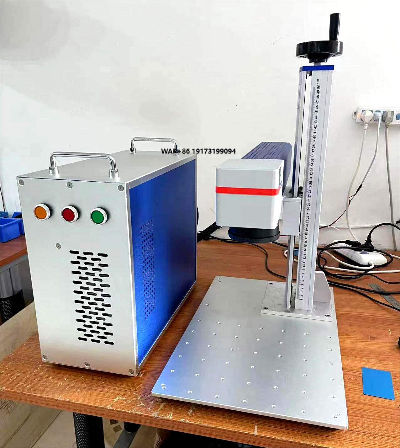 機械産業機器 CNC 電話ケース印刷機 20 ワット繊維彫刻機彫刻マーキングマシン金属 3D プリンタ