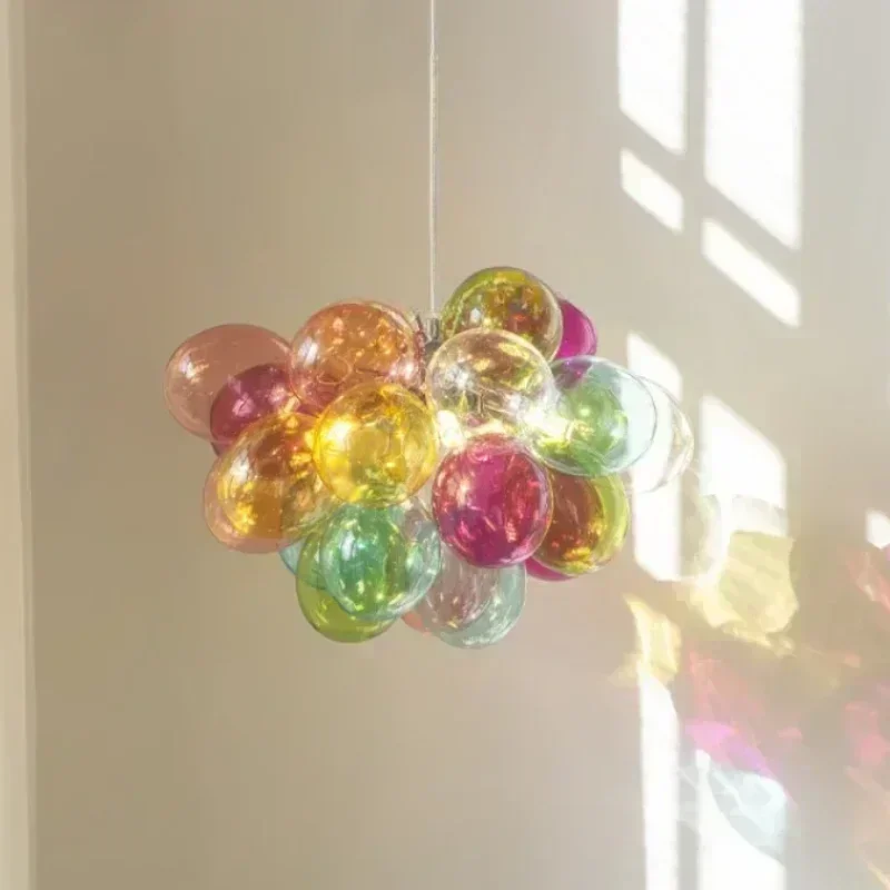 色付きガラスボールバブルシャンデリアキッズサスペンションライト北欧LED照明子供用寝室リビングルーム家の装飾