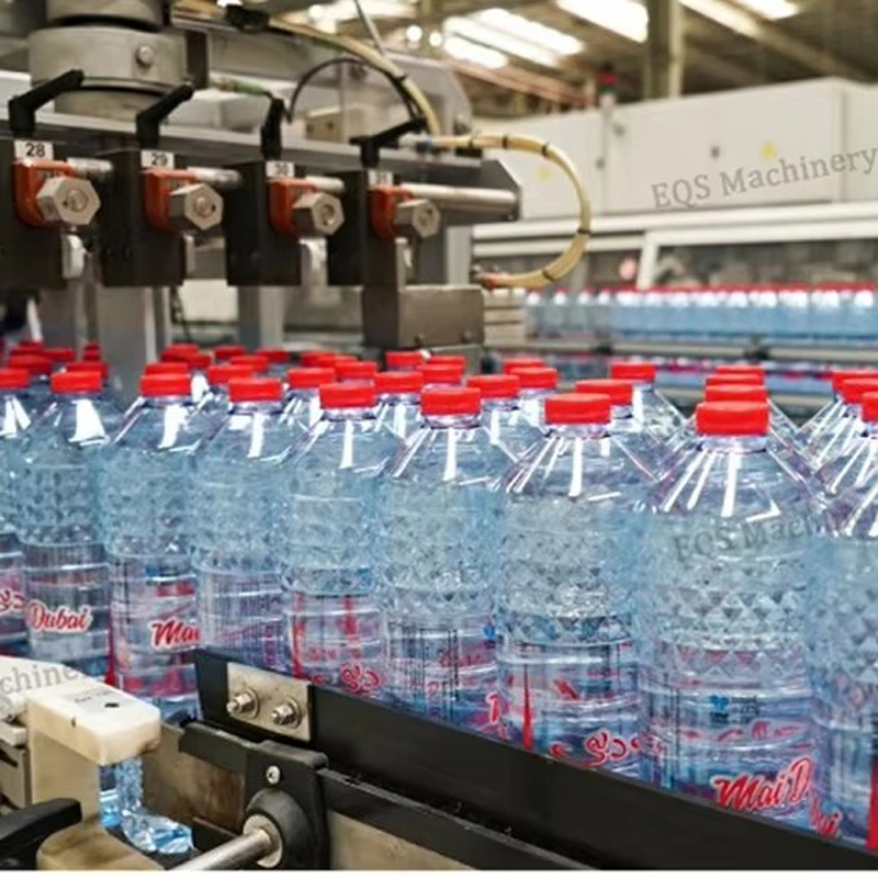 カスタマイズされたAからZまでの完全なペット瓶詰め生産ライン自動ミネラル純粋な3 in 1水充填機メーカー