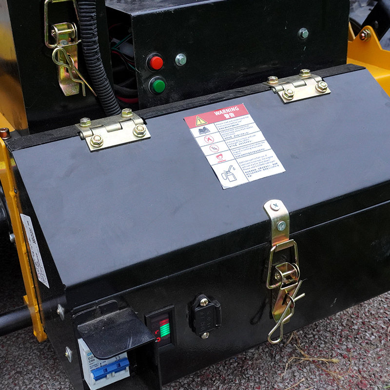 カスタマイズされた農業および林業機器ロボットゼロターンフレールクローラーリモートコントロール芝刈り機
