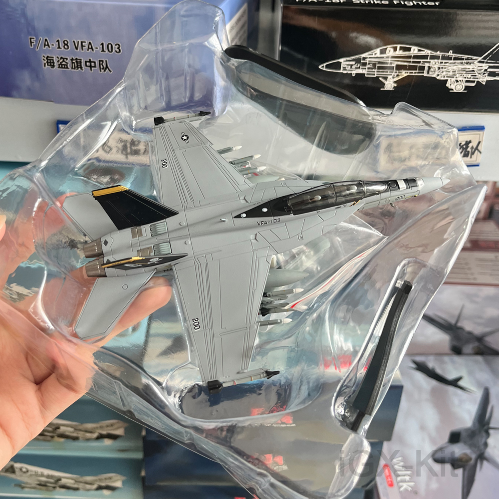 1:100 スケール F-18 F18 VF103 スーパーホーネットストライク戦闘機航空機金属軍用機モデルコレクションギフト