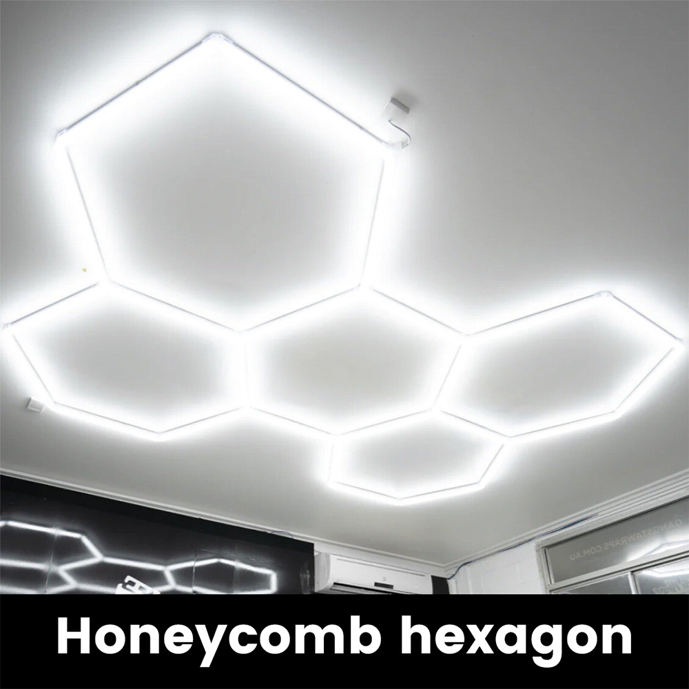 ガレージハニカム六角形LED白色光超高輝度6500K色温度が天井に設置されており、ガレージに適しています