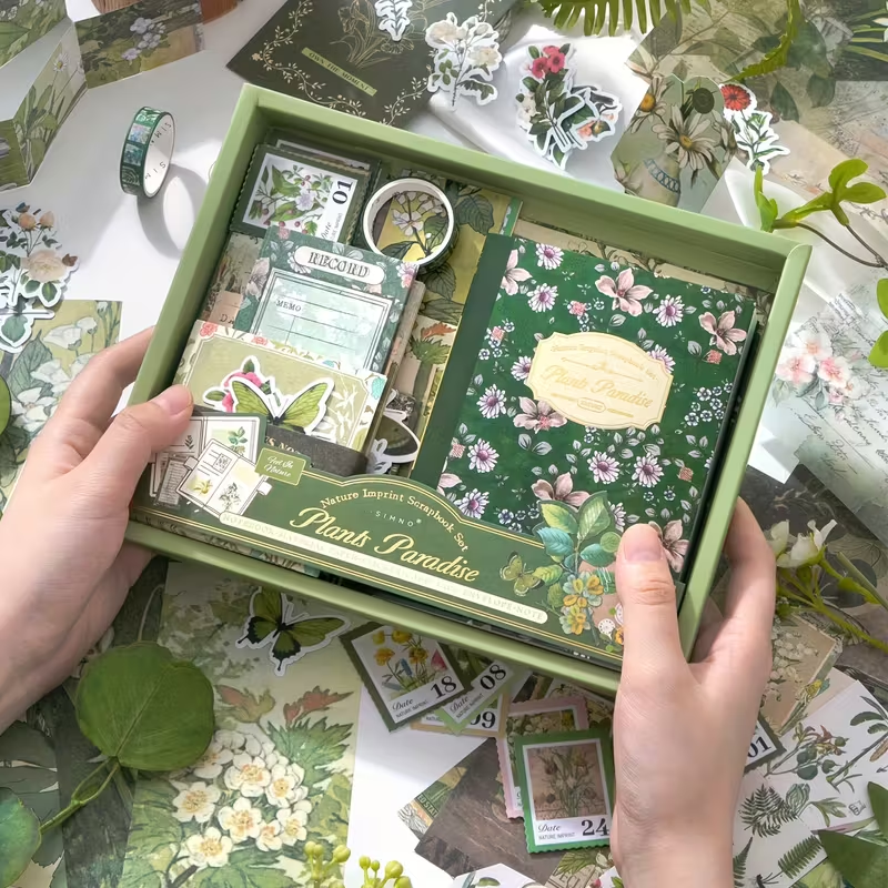 自然をテーマにした植物素材ジャーナルギフトボックスセットには、ステッカーと塩の美学スタイルの簡単なメモ用のノートが付いています。
