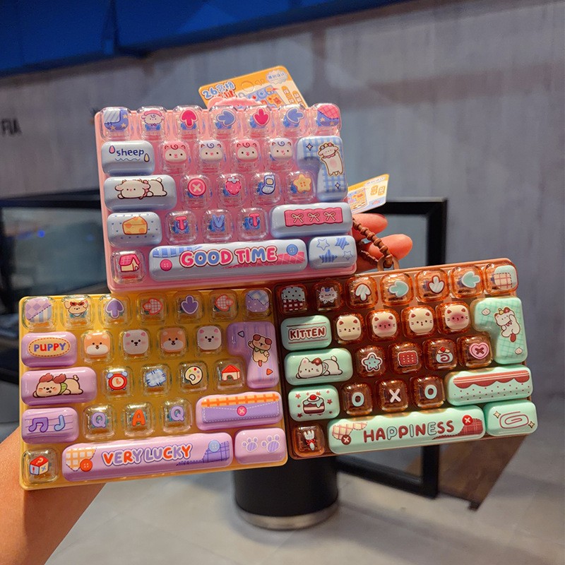 26Keycap キーホルダー フィジェット クリッカー キーリング 漫画キーボード クリッカー 解凍キーボード キーリング ハンド リラックス パーティー ギフト 26구 키캡 키링